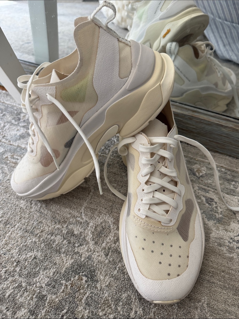 New Brand black Women's Cream Lace-Up Platform Sneakers 6.5fits like US 7.5- 8